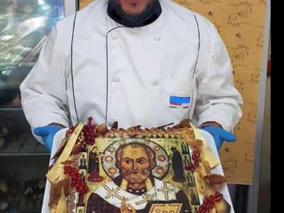 Prima di salutarci Fabio ci mostra con soddisfazione una foto: raffigura la torta che ogni anno gli viene commissionata in occasione della festa di San Nicola 
